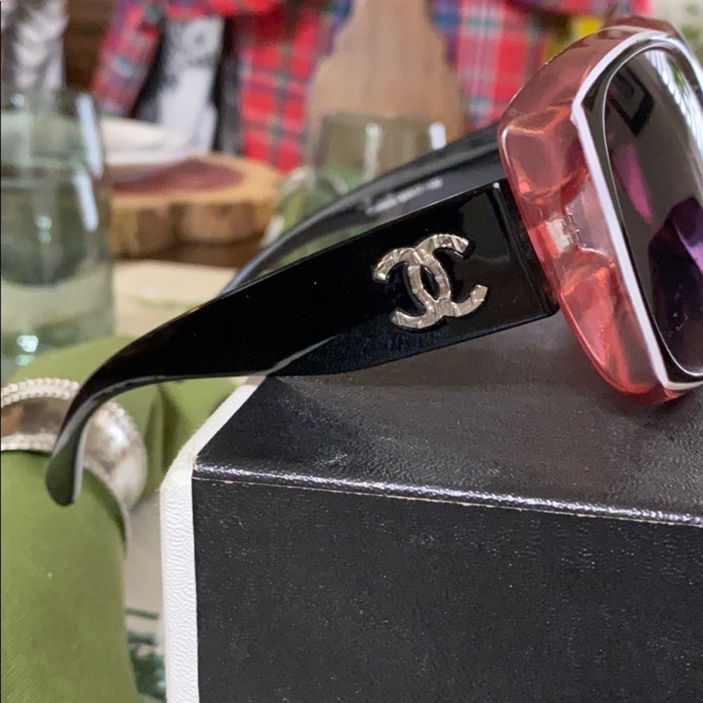 Chanel sunglasses - Picture 2 of 6